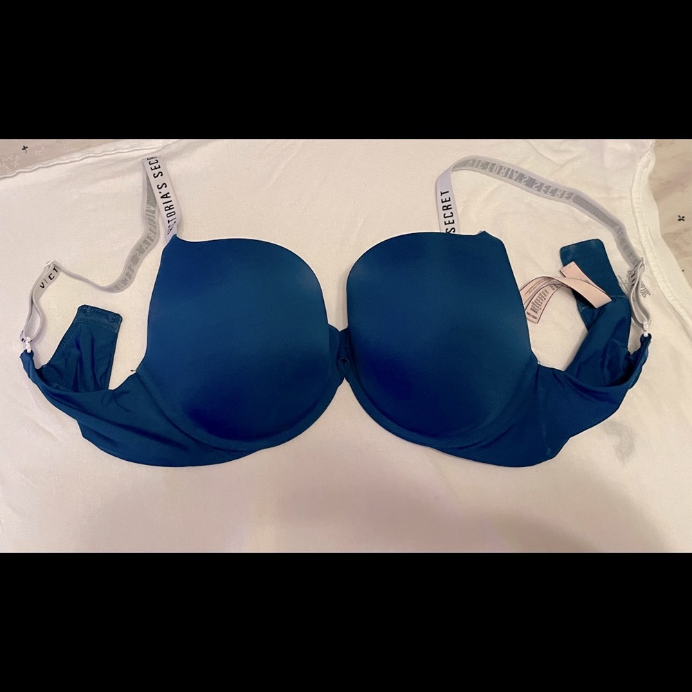 Blue Victoria’s Secret bra. Size 36D, with wire.